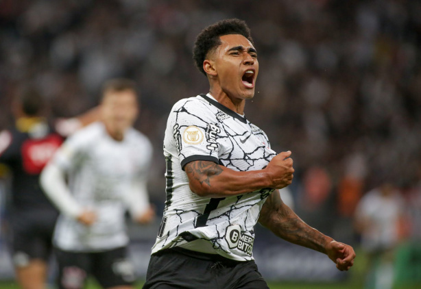 Du Queiroz prolongou seu contrato com o Corinthians