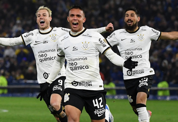 Giovane comemorou a classifica��o do Corinthians na Libertadores