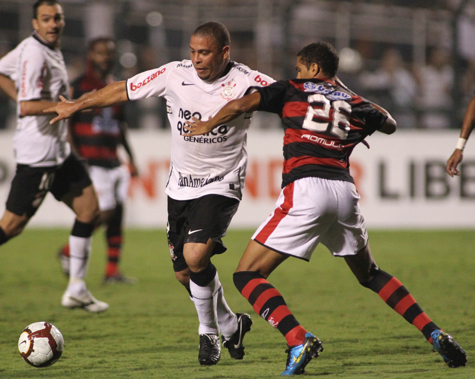 A ltima vez que Corinthians e Flamengo se enfrentaram pela Libertadores foi em 2010; Ronaldo Fenmeno ainda estava no clube