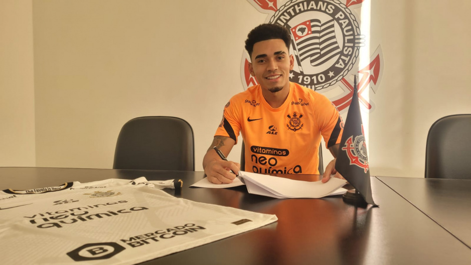 Du Queiroz agora tem contrato até o final de 2025 com o Corinthians