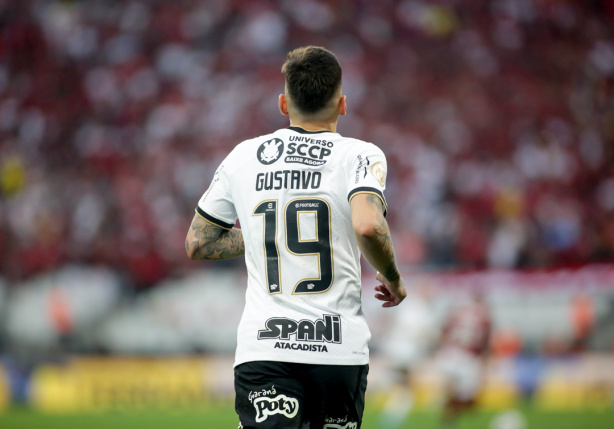 Mosquito falou sobre mercado da bola e contou querer seguir no Corinthians