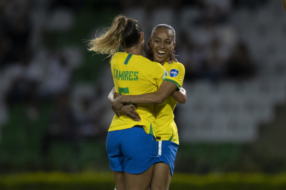 Tamires e Adriana brilharam na estreia do Brasil na Copa Amrica