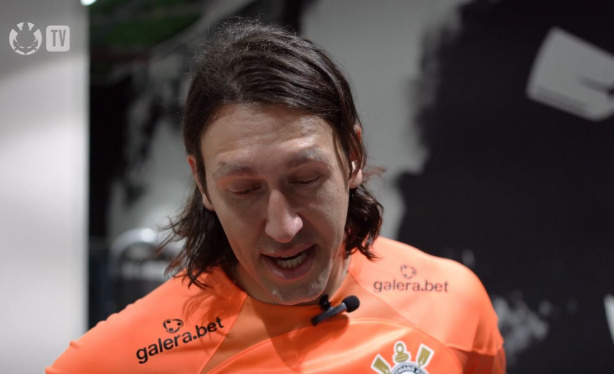 Cássio aparece bastante emocionado no vídeo da Corinthians TV