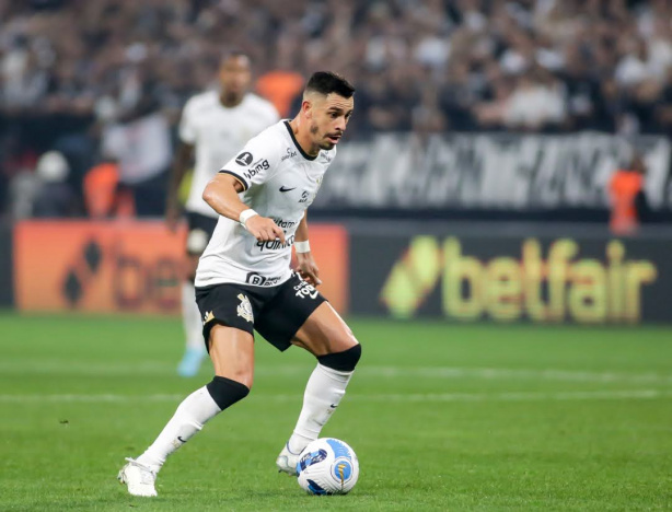 Neto cobrou melhores atua��es de Giuliano pelo Corinthians