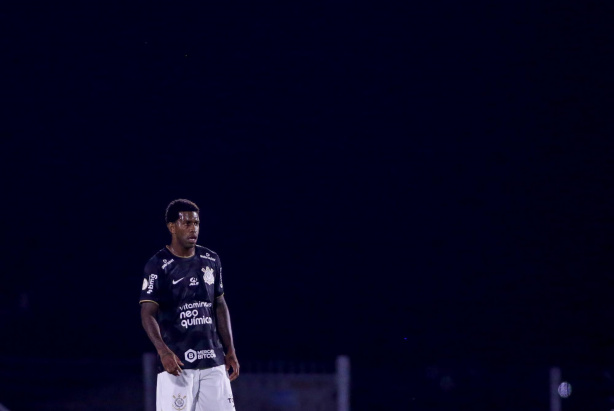 Gil foi eleito o melhor em campo pela torcida do Corinthians