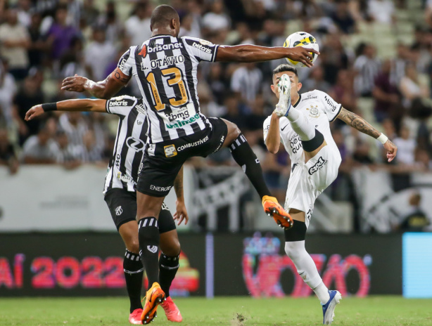 Corinthians tomou a virada e perdeu para o Ceará no Castelão
