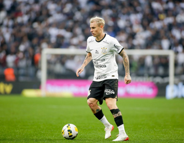 Róger Guedes é um dos titulares do Corinthians nesta noite