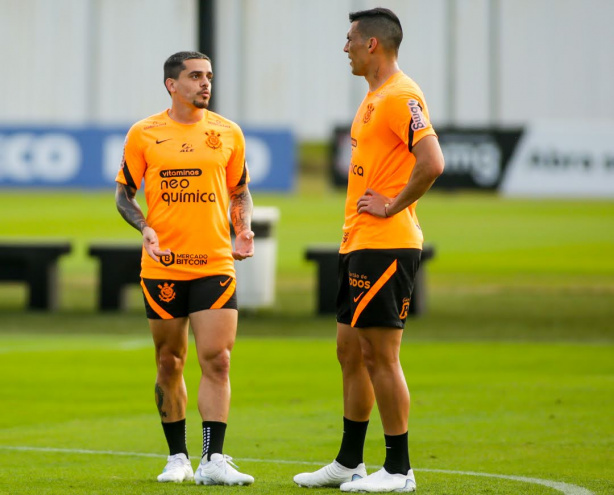 Fagner e Balbuena durante treino do Corinthians