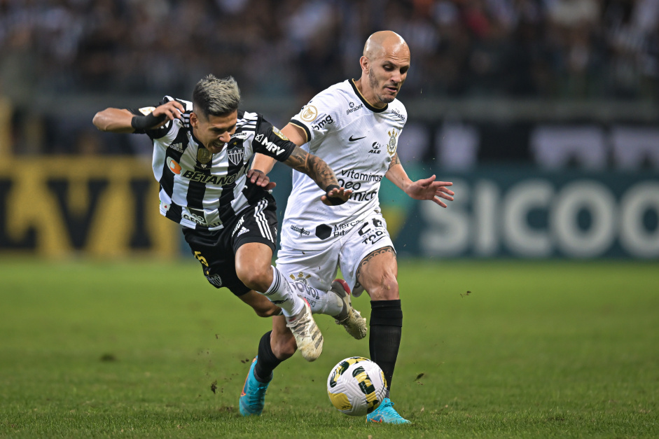 Fbio Santos comemora gol contra o Atltico Mineiro