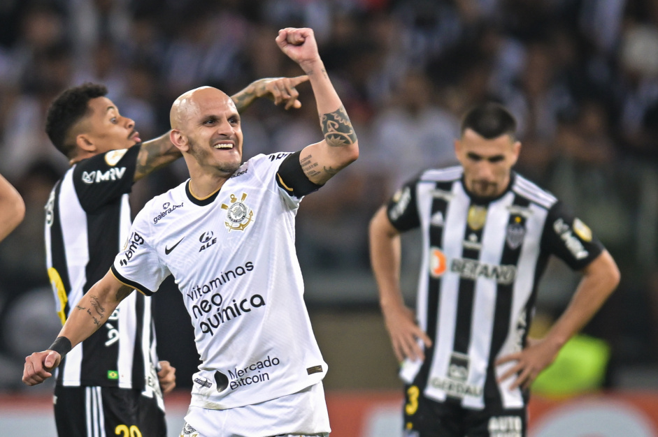 Fbio Santos marcou os dois gols do Corinthians diante do Atltico-MG