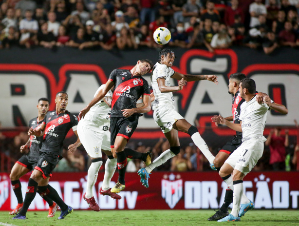 Corinthians tem pequena vantagem no retrospecto de confrontos contra o Atl�tico-GO