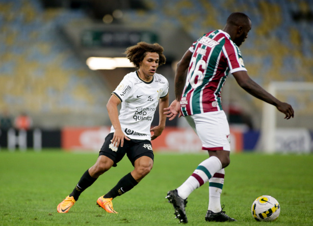Corinthians usou 18 jogadores da base no primeiro turno do Brasileir�o
