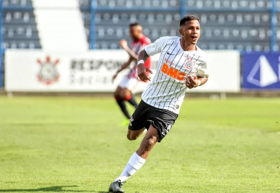 Lo Pereira chegou a defender o Sub-20 do Corinthians em 36 oportunidades