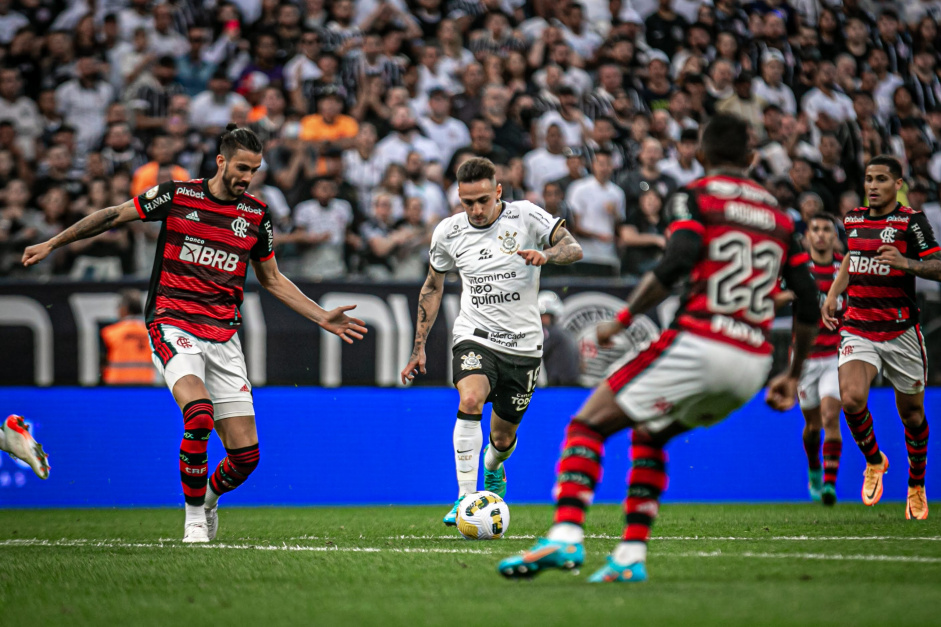 Corinthians enfrenta o Flamengo nesta tera-feira