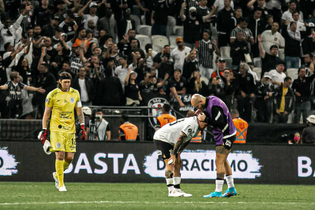 Corinthians perdeu para o Flamengo na Neo Química Arena e voltou a ser superado diante da Fiel depois de seis meses