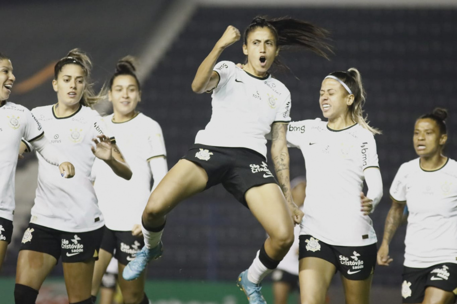 Corinthians retomou a disputa do Brasileiro Feminino com vitria em casa