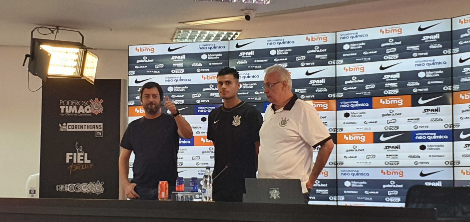 Fausto em sua apresentação oficial como jogador do Corinthians
