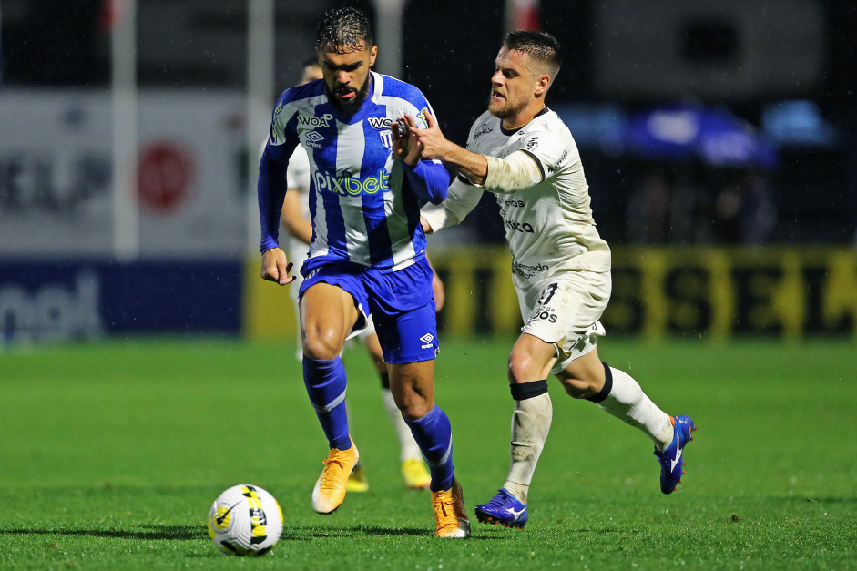 Ramiro substituiu Gustavo Silva em seu retorno ao Corinthians