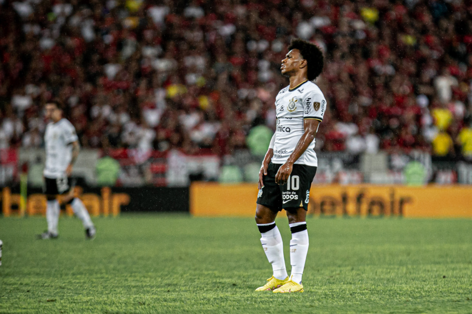 Corinthians arrasa Santos e está com um pé na final do Brasileiro