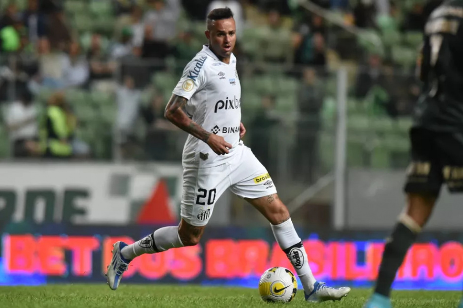 Luan pouco atuou enquanto vestiu a camisa do Santos e agora retorna ao Corinthians