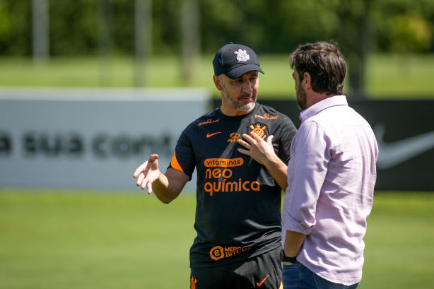Vítor Pereira comentou sobre a negociação de sua renovação e a importância da família na decisão