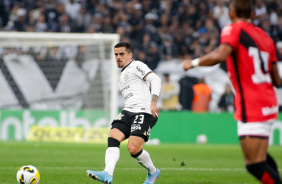 Titular do Corinthians contra o Atlético-GO, Fagner desmentiu rumores de má relação com Vítor Pereira após a partida