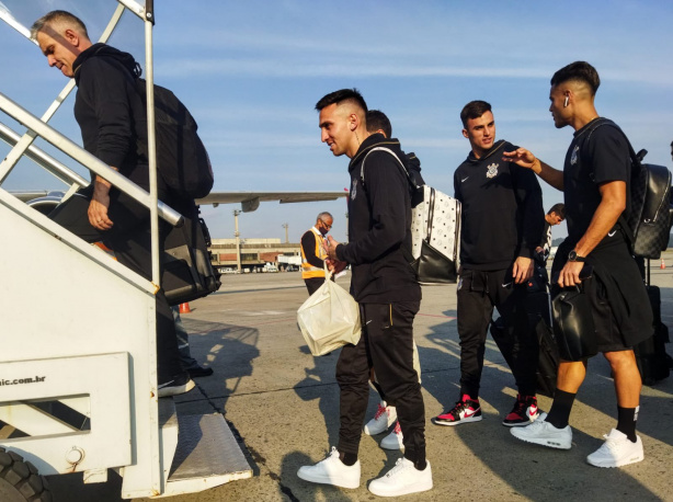 Corinthians chegou ao Rio de Janeiro com 24 atletas � disposi��o para jogo com o Fluminense