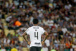Gil valoriza psicol�gico do Corinthians e quer 'p�s no ch�o' no jogo de volta da Copa do Brasil