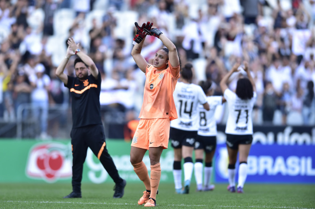 Lelê foi uma das atletas a falar sobre o desempenho do setor defensivo do Corinthians