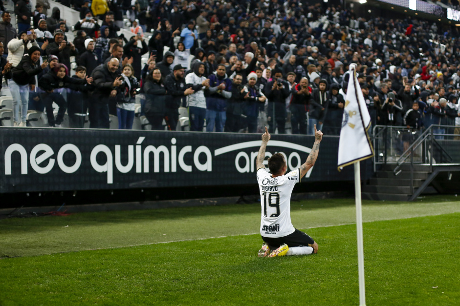 Gustavo Silva marcou 14 de seus 16 gols pelo Corinthians dentro da Neo Qumica Arena