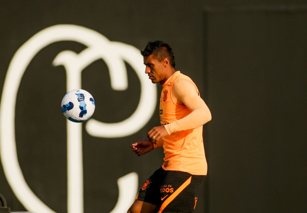 Paulinho é um dos nomes que deve compor o elenco para a próxima temporada do Corinthians