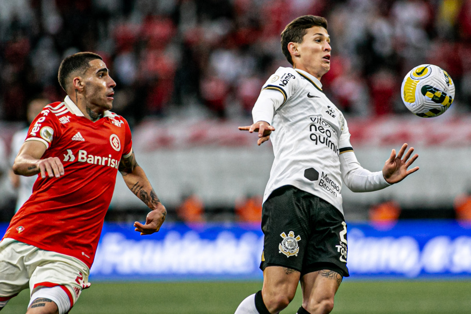 Contra o Internacional, Mateus Vital completou cem jogos com a camisa do Corinthians na Neo Qumica Arena