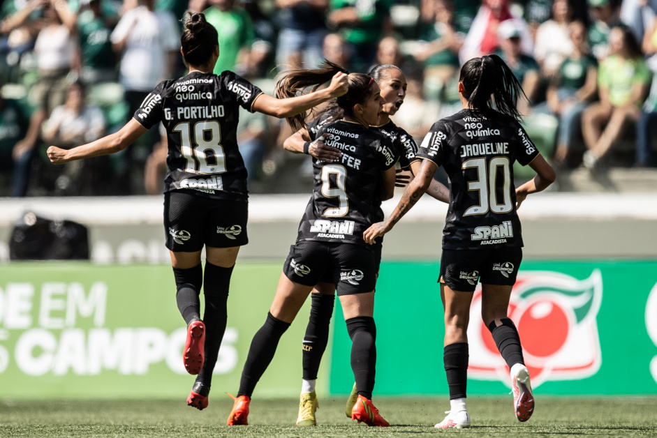 Corinthians vence o Palmeiras e larga na frente na semifinal do