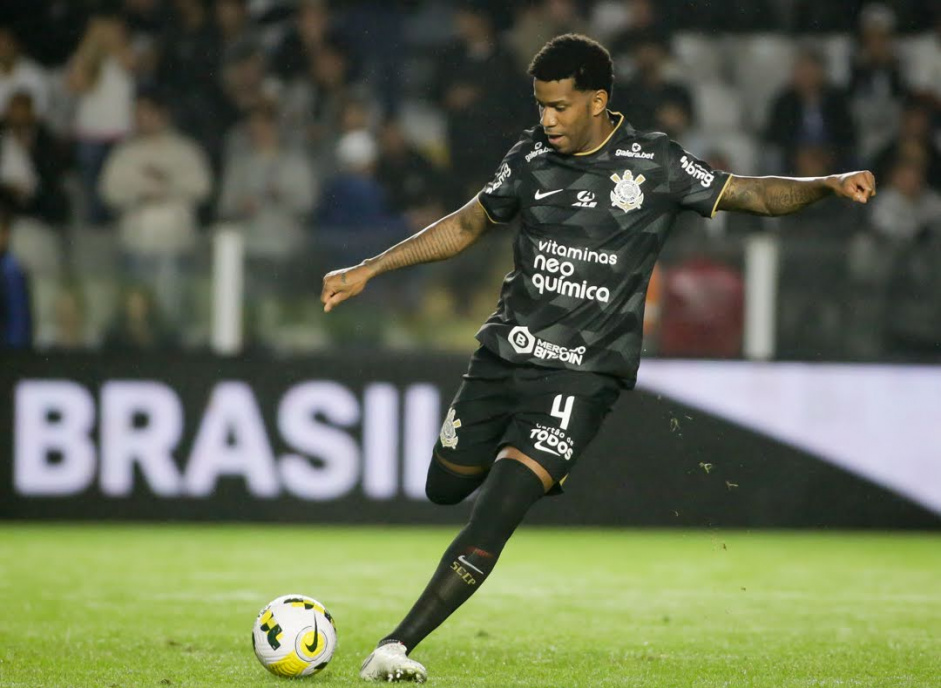 Gil  um dos titulares do Corinthians nesta tarde