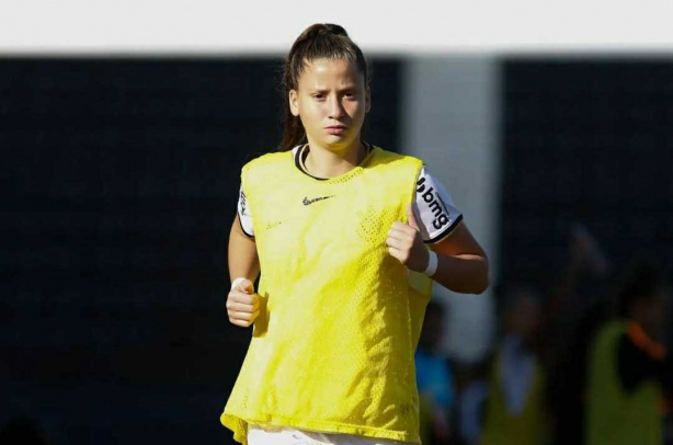 Stefanie falou sobre a oportunidade de atuar na equipe principal do Corinthians