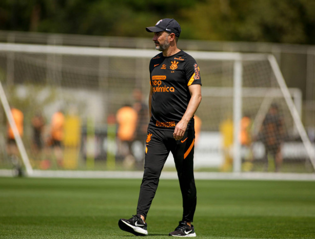 V�tor Pereira possivelmente n�o poder� contar com cinco jogadores do elenco do corinthians