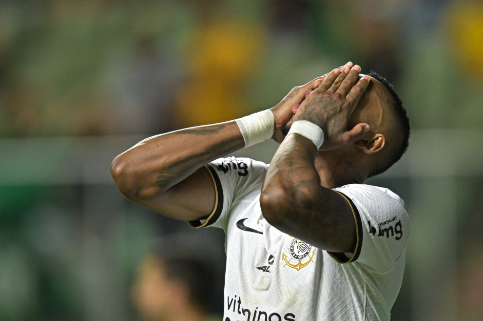Corinthians foi derrotado para o Amrica Mineiro
