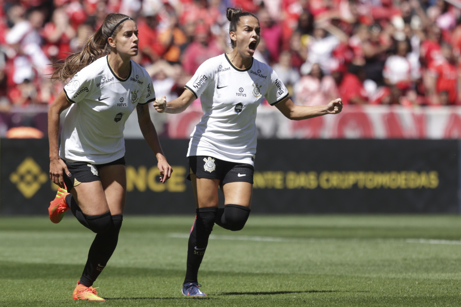 Corinthians marca com Jheniffer e empata com o Internacional na ida da final do Brasileiro Feminino