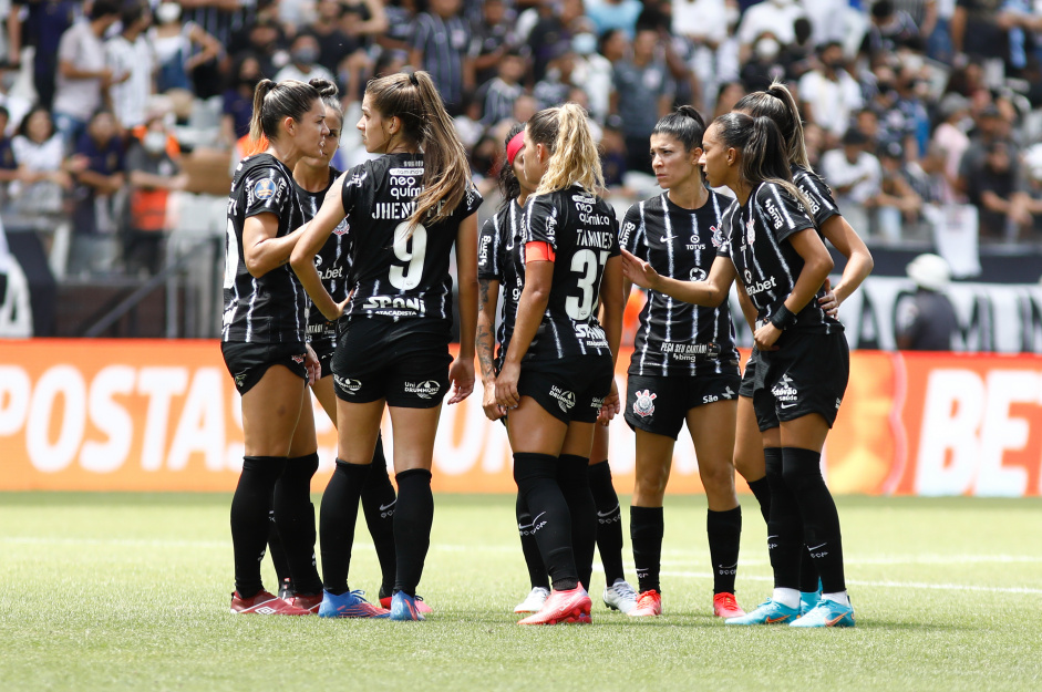 Quantos ingressos foram vendidos para o jogo do Corinthians feminino?