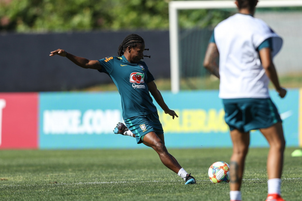 A folcl�rica ex-jogadora Formiga comemorou a maior visibilidade que o futebol feminino est� tendo