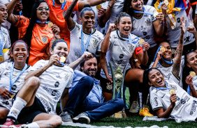 Com recorde de público, Corinthians é tetracampeão do brasileiro feminino -  Diário do Litoral