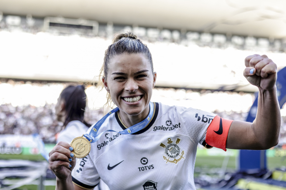 Capitã do Corinthians abre o jogo sobre o futebol feminino: 'A gente ainda  não chegou onde gostaria