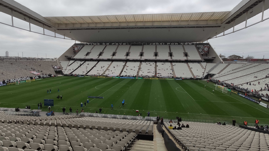 Jogadores do Corinthians deixaram a Neo Qumica Arena sem falar com a imprensa