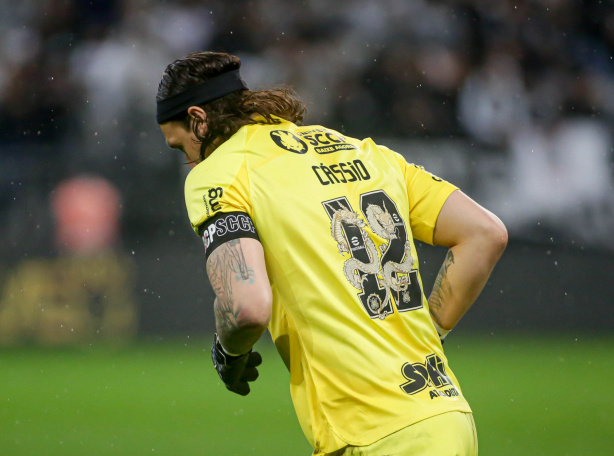 O melhor goleiro do Corinthians 2023, ao seu lado está Cássio nessa fo