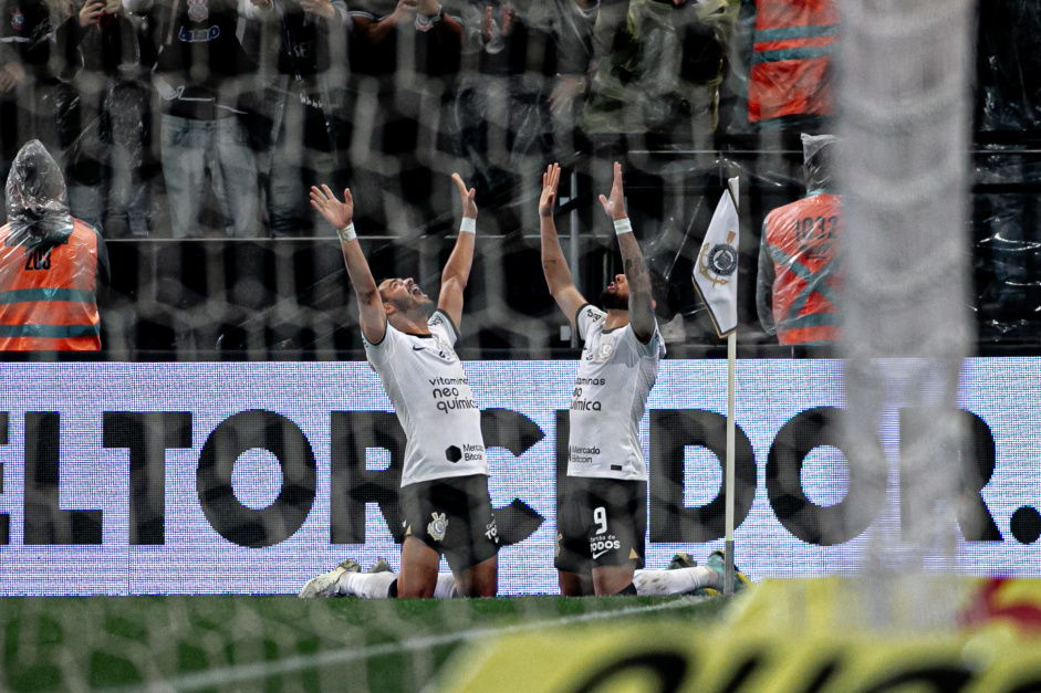 Corinthians abriu o placar na Neo Qumica Arena, cedeu o empate para o Atltico-GO e venceu no final