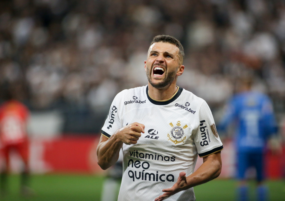 Júnior Moraes completa exatos 50 dias sem ir aos jogos do Corinthians; clube fala em 'transição'