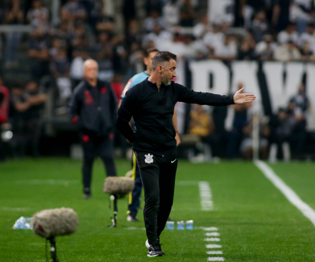 Vítor Pereira falou sobre a atuação do Corinthians na noite deste sábado