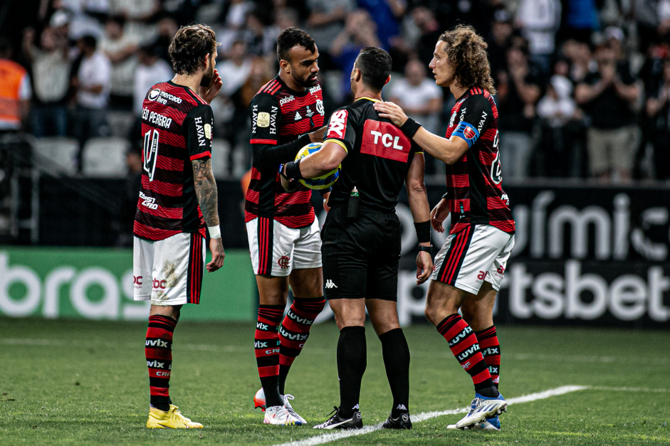 Lance polmico de possvel pnalti para o Corinthians contra o Flamengo foi comentado pela CBF