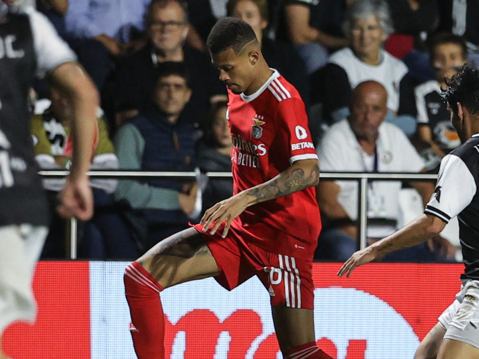 Cria da base do Corinthians se recupera de lesão e faz estreia em classificação pelo Benfica