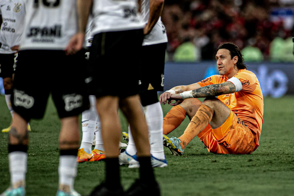 Cssio revela "clima de funeral" no vestirio do Corinthians exime erro de Vital nos pnaltis